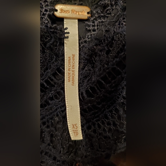 Free People Women's Black Beautiful Sleeveless Lace Shift Dress, Size XS. - Picture 7 of 7